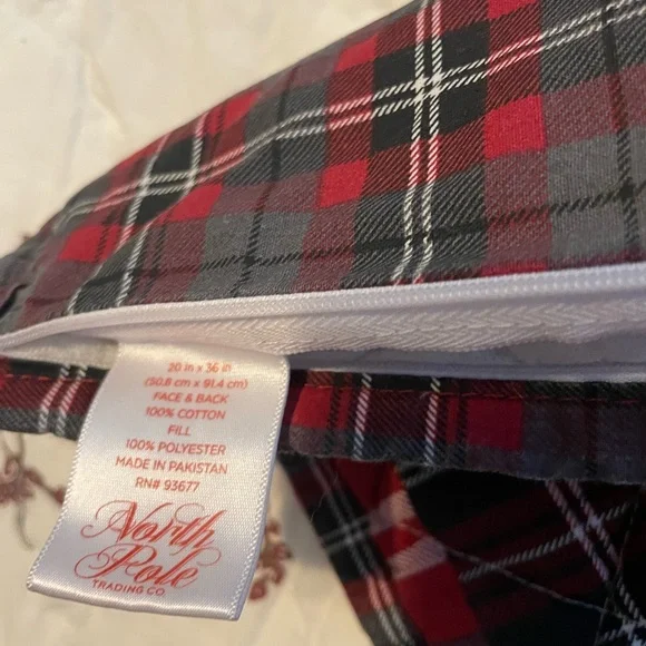 Holiday-Themed Patchwork Quilt - Picture 4 of 7